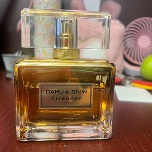 Dahlia Divin Givenchy Paris